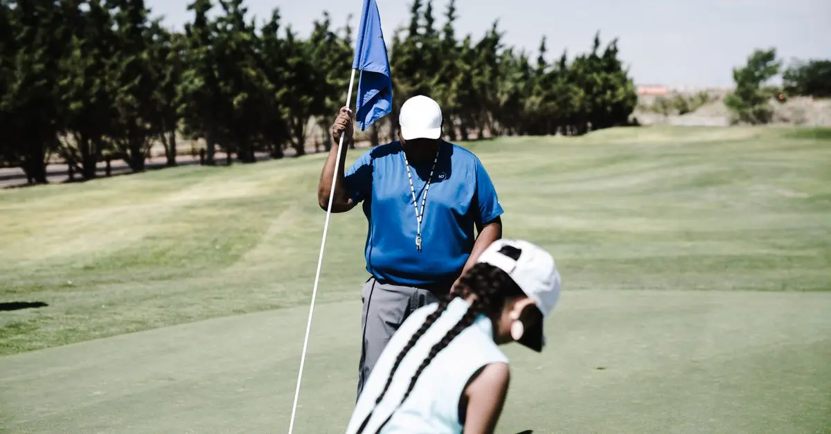 Quels accessoires pour compléter la tenue de golf de papa ?